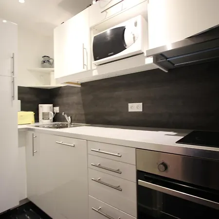 Cosy A Avec Balcon Et Equipements Appartement